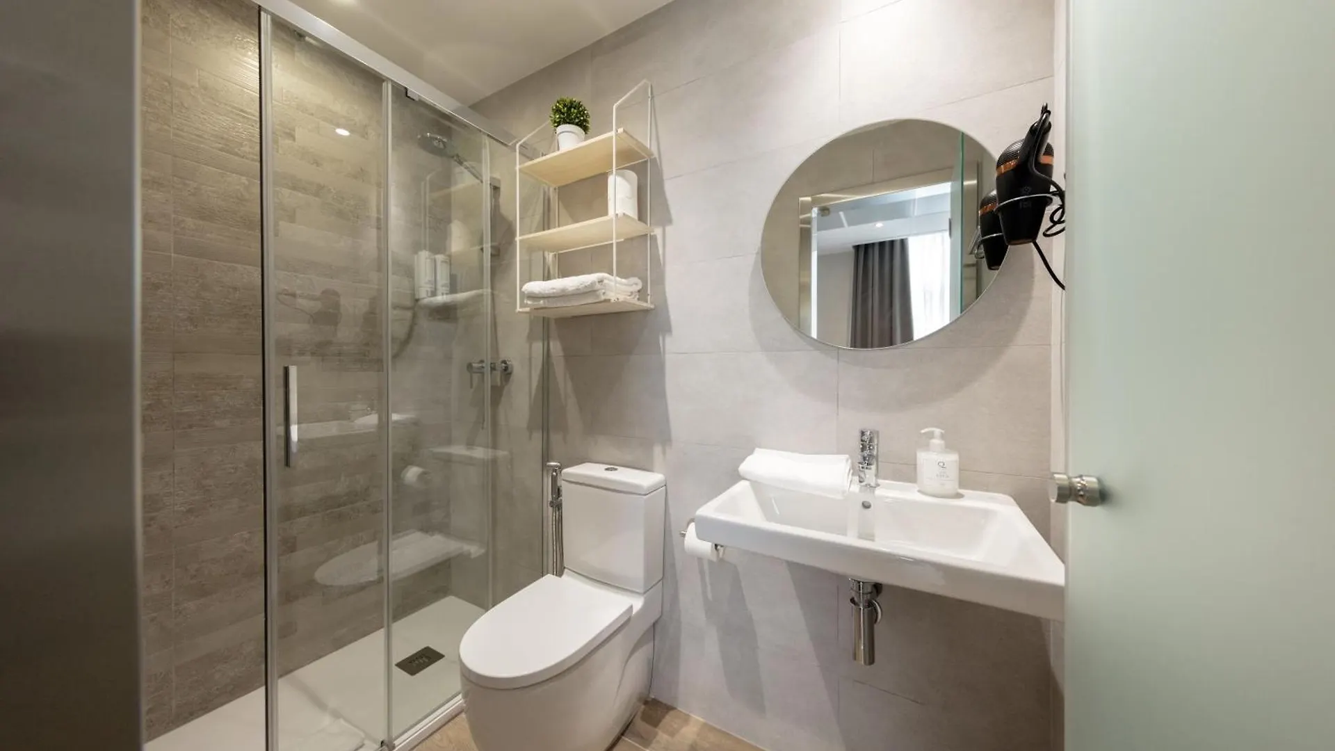 Guest house Standbyme Ramblas Barcelona