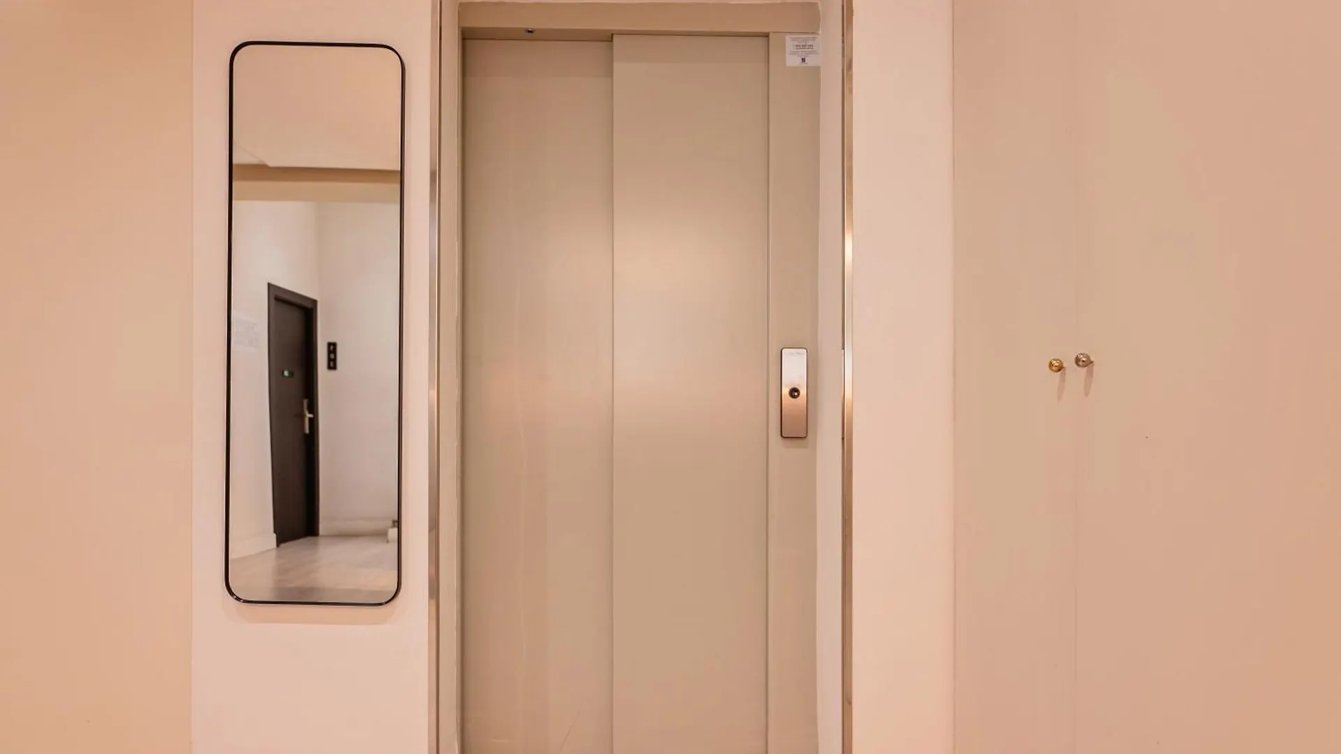 Guest house Standbyme Ramblas Barcelona